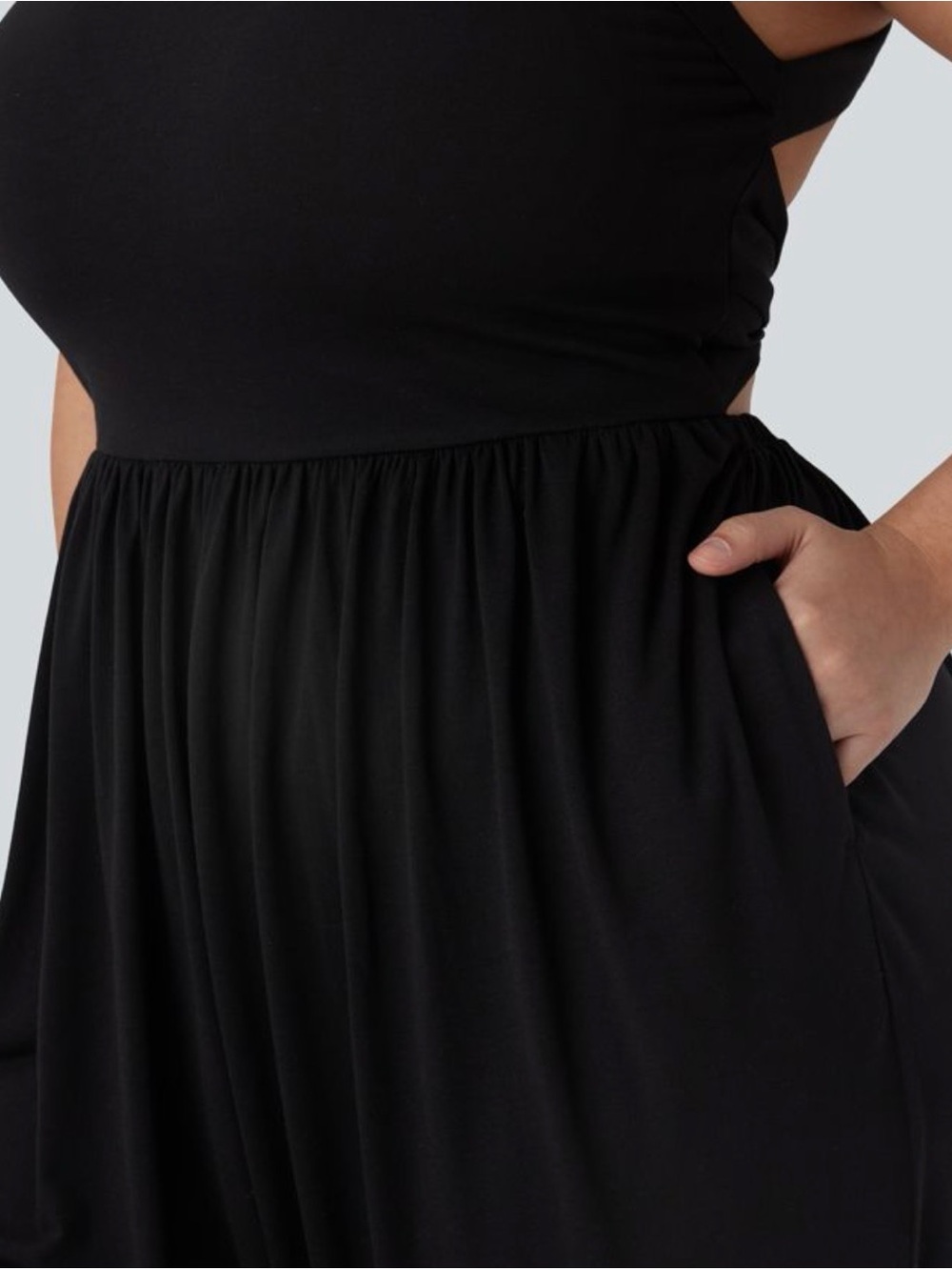 Plus-Size Black Sleeveless Jumpsuit with Open Back - Picture 6 of 9
